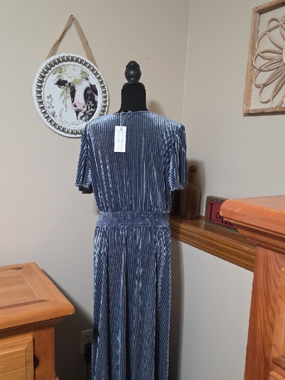 Simplee Apparel Blue Pleated Velvet V-Neck Maxi Dress - Picture 5 of 9